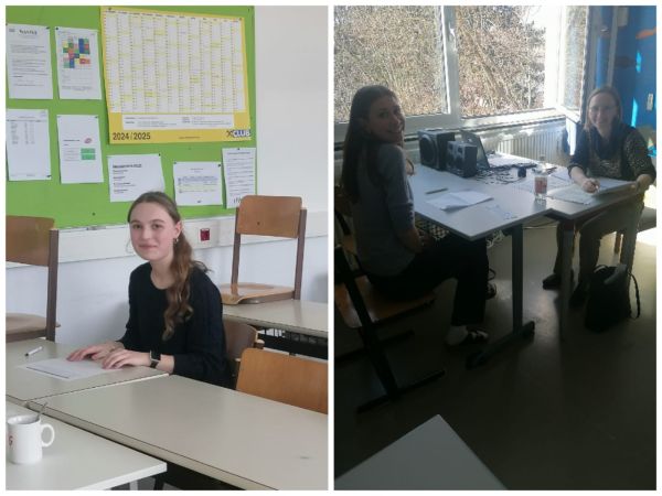 Das Bild zeigt zwei nebeneinander angeordnete Fotos aus einem Klassenzimmer oder Unterrichtsraum.  Auf dem linken Foto sitzt eine junge Frau mit langen, gewellten Haaren an einem Tisch mit Papieren vor sich. Sie trägt ein dunkles Oberteil und lächelt in die Kamera. Hinter ihr ist eine grüne Pinnwand mit verschiedenen Aushängen zu sehen, darunter ein Kalender oder Stundenplan für 2024-2025.  Auf dem rechten Foto sitzen zwei Personen an einem Tisch mit Unterlagen und Getränken. Sie befinden sich in einem hellen Raum mit großen Fenstern, durch die Bäume zu sehen sind. Die Personen scheinen in einer Prüfungs- oder Gesprächssituation zu sein.  Der Dateiname &quot;70_delf_2.jpg&quot; deutet darauf hin, dass es sich möglicherweise um eine DELF-Prüfungssituation handelt (Diplôme d'Études en Langue Française), eine standardisierte Französischprüfung.
